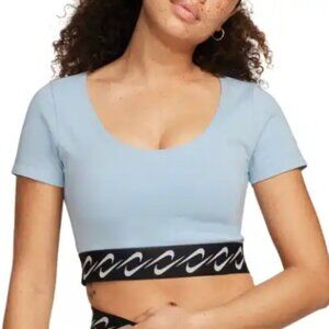 Nike Essential Crop Short Sleeve